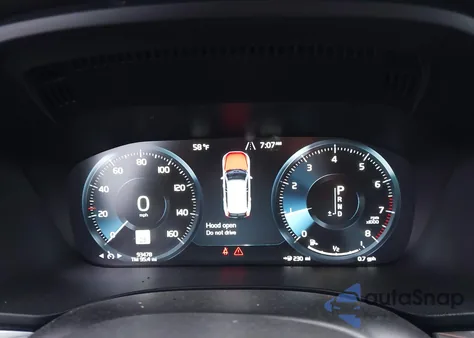 2019 Volvo Xc60 T5 Momentum z USA, uszkodzony, nr VIN LYV102RK9KB178337